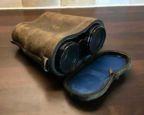 Mystery make/model Vintage Binoculars Leather case