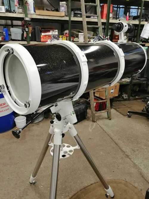 SKYWATCHER 200P TELESCOPE,EQ5 MOUNT AND HEAVY DUTY TRIPOD