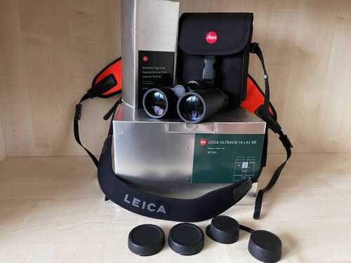 Leica 10x42 Ultravid BR binoculars with two branded carrying straps boxed