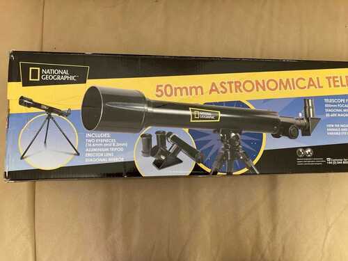 NATIONAL GEOGRAPHIC 50 mm Telescope with 2 eyepieces (16.6 and 8.3 mm)