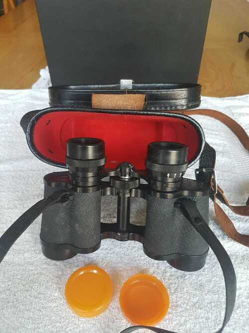 VINTAGE JAPANESE BINOCULARS GREENS BY SWIFT 8 X 30 393FT AT 1000YDS.