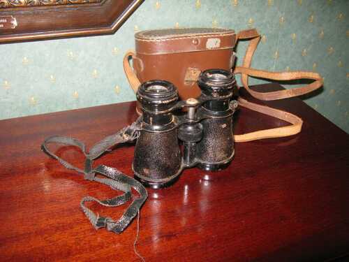 Binoculars / Opera Glasses in leather case