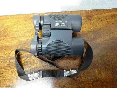 Bushnell 10 x 42 Waterproof Binoculars with Case Outdoors Bird Watching