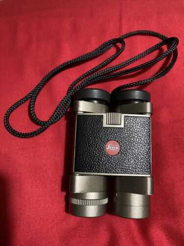 SET OF SMALL LEICA BINOCULARS 8x20 TRINOVID