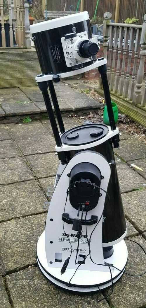 Skywatcher Skyliner 200P Flex Tube SynScan GOTO Dobsonian Telescope