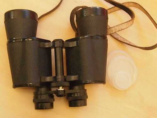 VINTAGE BOOTS JAPAN MADE 10 X 50 BINOCULARS IN ORIGINAL LEATHER HIDE CARRY CASE