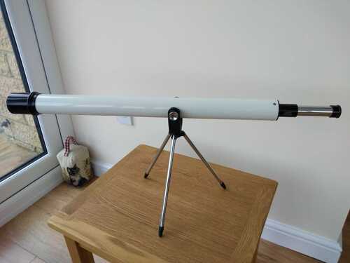 JANIK 30x40 Telescope and small tripod, original box. No reserve.